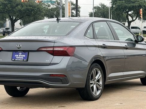 Used 2024 Volkswagen Jetta SE FWD image 7