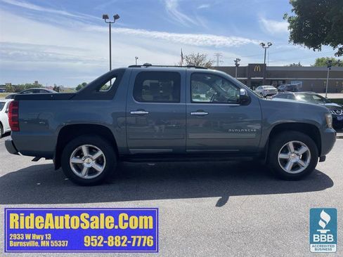 Used 2011 Chevrolet Avalanche LS w/ Regional Value Package AWD/4WD image 4