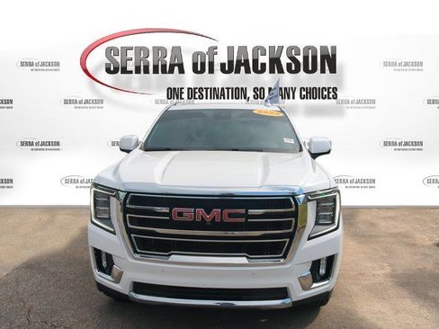 Used 2024 GMC Yukon XL SLT w/ SLT Luxury Package AWD/4WD image 3