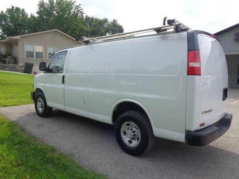 Used 2019 Chevrolet Express 3500 w/ Driver Convenience Package RWD image 3