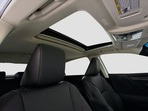 Certified 2025 Lexus ES 300h w/ Premium Package FWD image 18