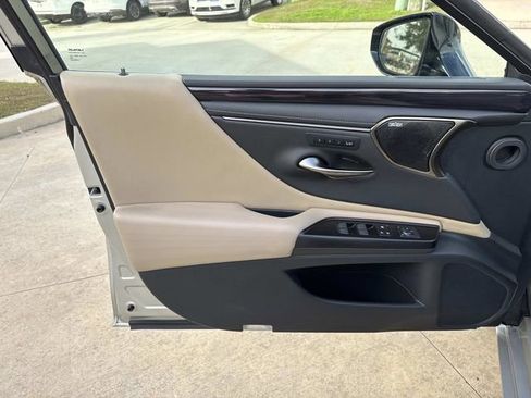 Used 2019 Lexus ES 350 Ultra Luxury image 20