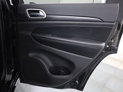 Used 2020 Jeep Grand Cherokee Altitude image 16