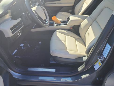 New 2026 Lincoln Corsair Premiere image 2