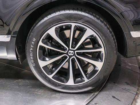 Used 2018 Bentley Bentayga AWD/4WD image 9