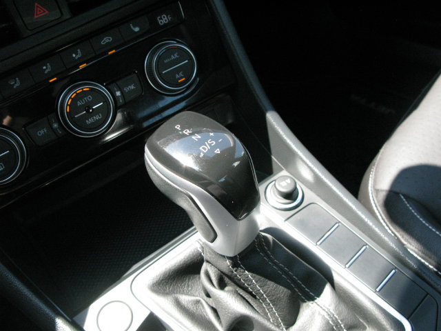 Used 2023 Volkswagen Jetta SE w/ Panoramic Sunroof Package FWD image 22