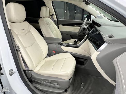 Used 2025 Cadillac XT6 Premium Luxury FWD image 7