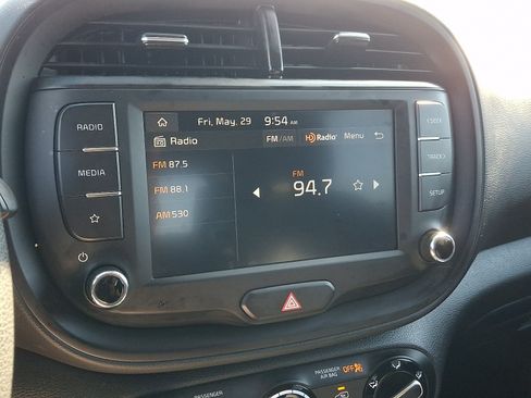 Used 2025 Kia Soul LX w/ LX Technology Package FWD image 16