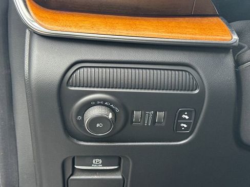 Used 2022 Jeep Grand Wagoneer Series III w/ Rear Seat Video Group 1 AWD/4WD image 25