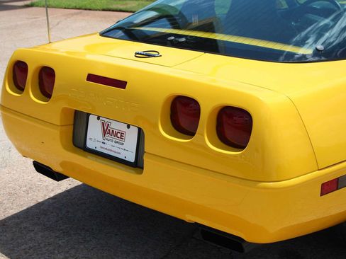 Used 1995 Chevrolet Corvette Coupe RWD image 15