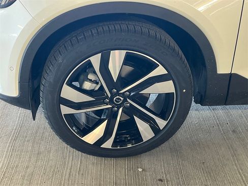 New 2026 Volvo XC40 B5 Ultra w/ Protection Package Premier image 8