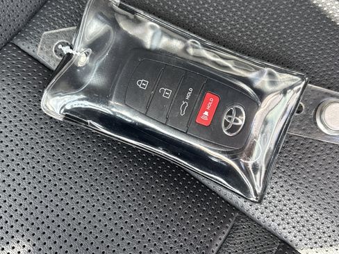 Used 2025 Toyota Camry XLE FWD image 18