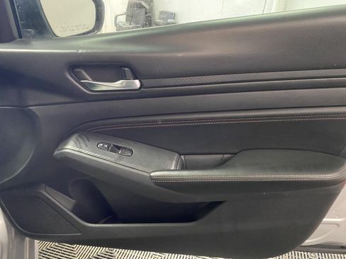 Used 2019 Nissan Altima 2.5 SR FWD image 7