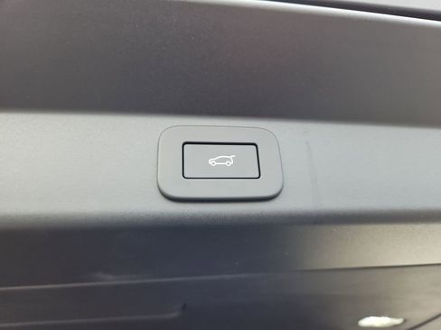 Used 2026 Land Rover Range Rover Sport SE image 14