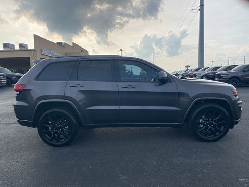 Used 2021 Jeep Grand Cherokee Laredo X image 9
