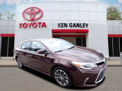 Certified 2018 Toyota Avalon XLE image 1