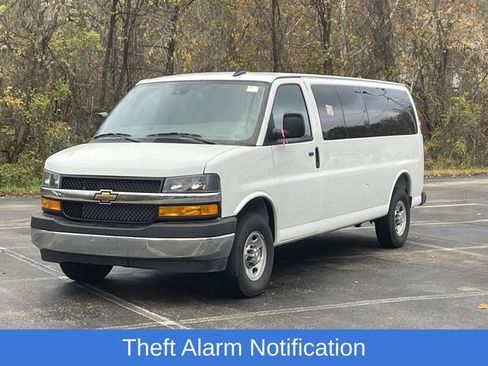 Used 2025 Chevrolet Express 3500 LT w/ LT Preferred Equipment Group image 7