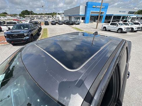 Used 2020 RAM 1500 Laramie AWD/4WD image 13