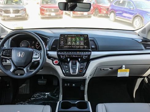 New 2026 Honda Odyssey Touring image 5