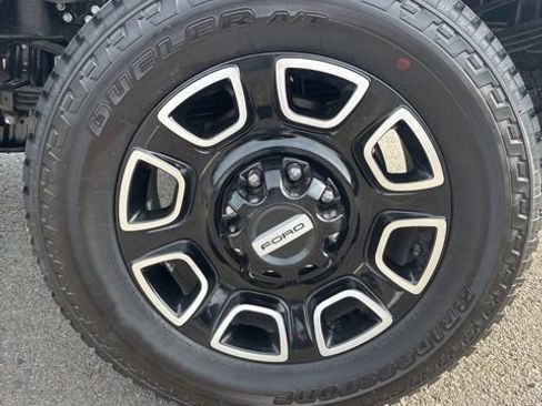 New 2026 Ford F250 Platinum image 12