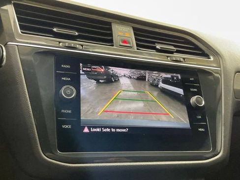 Used 2020 Volkswagen Tiguan SE FWD image 24