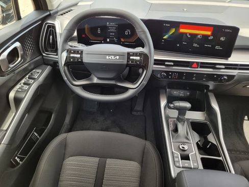 New 2026 Kia Sorento LX FWD image 13