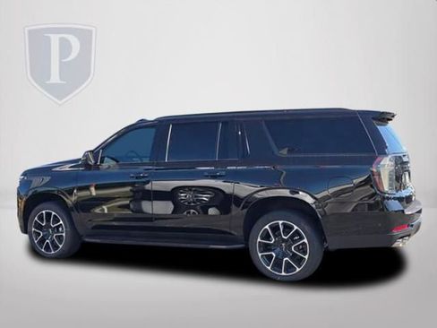 New 2026 Chevrolet Suburban RST w/ Comfort Package AWD/4WD image 9