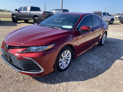 Used 2021 Toyota Camry LE image 1