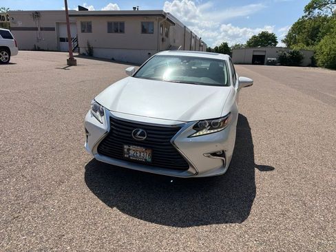 Used 2017 Lexus ES 350 w/ Premium Package FWD image 9