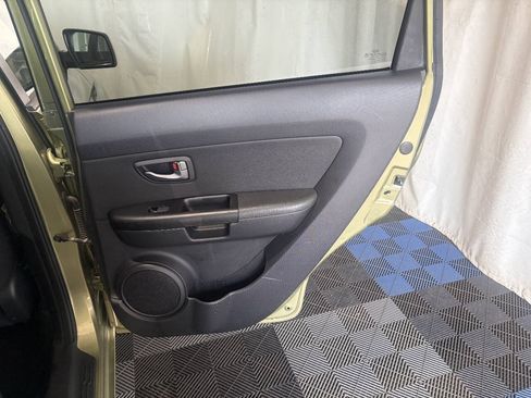 Used 2011 Kia Soul + w/ Audio Pkg FWD image 11