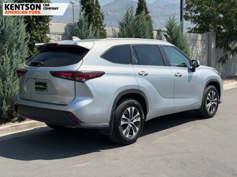 Used 2025 Toyota Highlander XLE AWD/4WD image 8