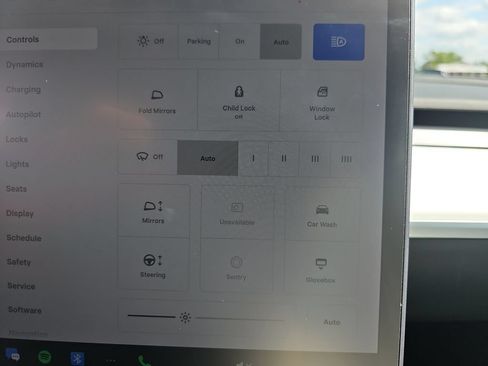 Used 2021 Tesla Model Y Long Range AWD/4WD image 32