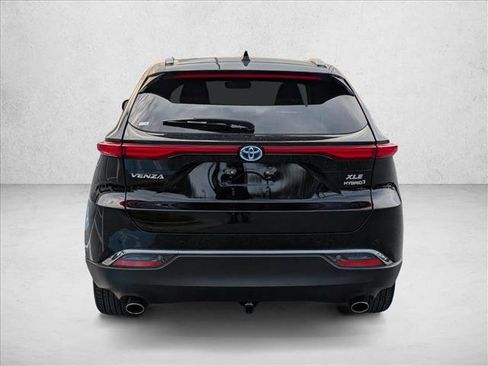 Used 2022 Toyota Venza XLE image 7