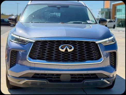Used 2023 INFINITI QX60 Sensory w/ Vision Package image 2