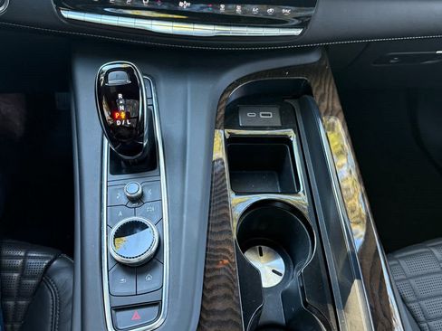 Used 2024 Cadillac Escalade Premium Luxury Platinum image 22