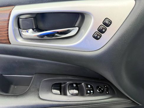 Used 2019 Nissan Pathfinder Platinum FWD image 10