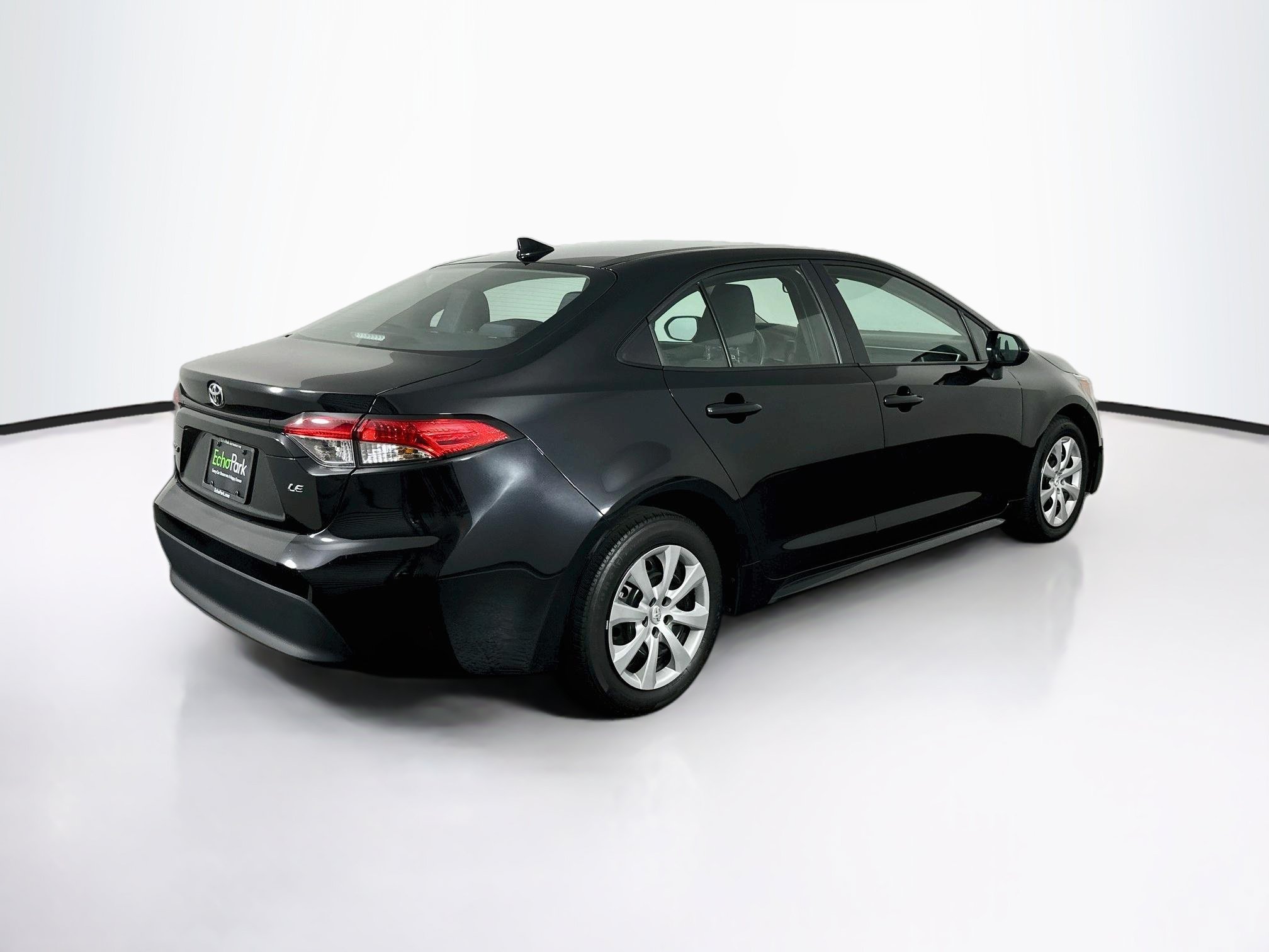 Used 2025 Toyota Corolla LE FWD image 9