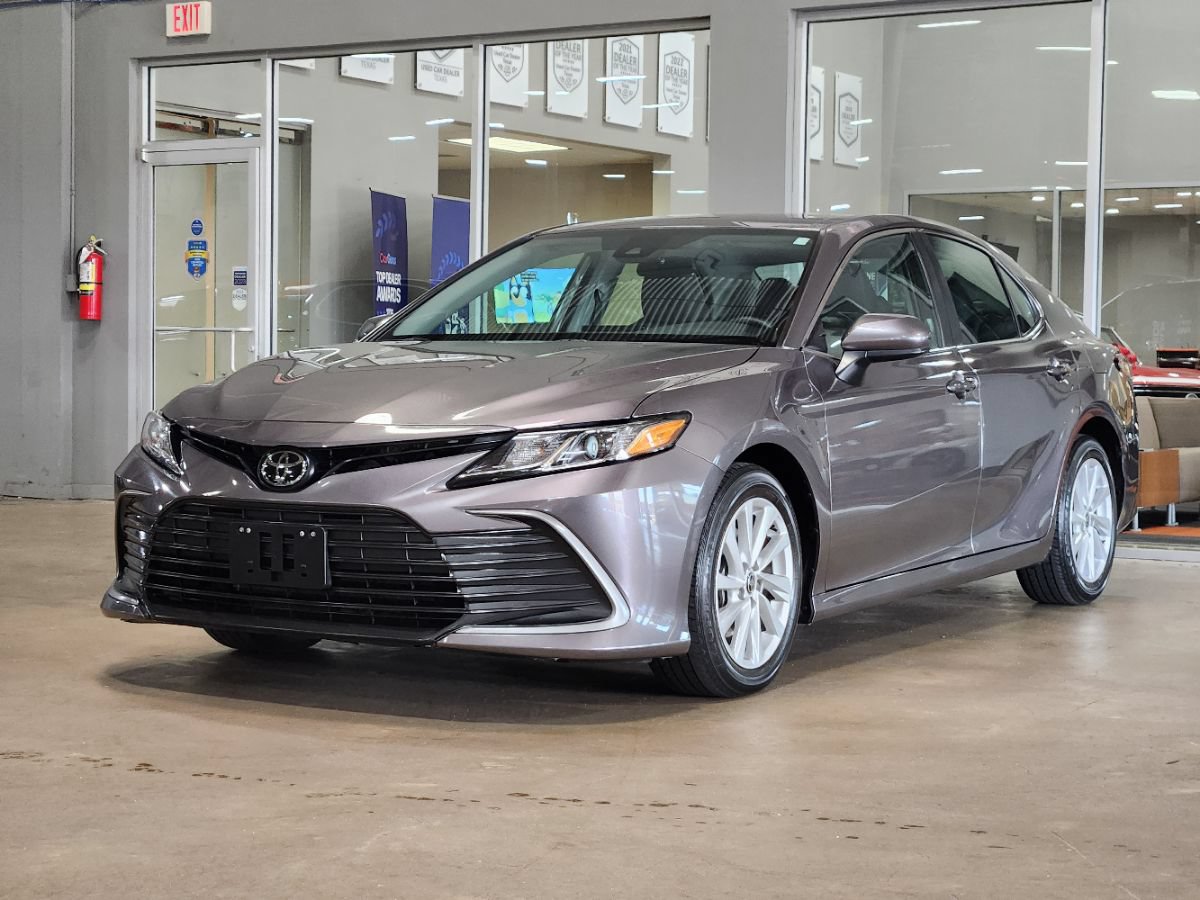 Used 2022 Toyota Camry LE FWD image 3