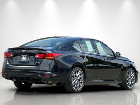 Used 2023 Nissan Altima 2.0 SR FWD image 4