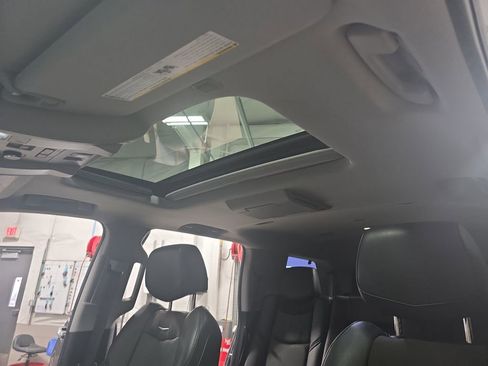 Used 2016 Cadillac Escalade Luxury image 30