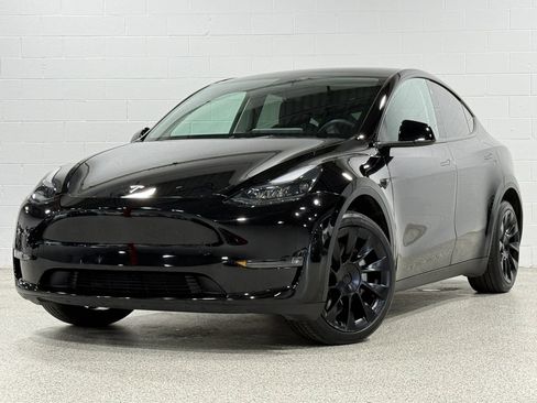 Used 2023 Tesla Model Y AWD image 2