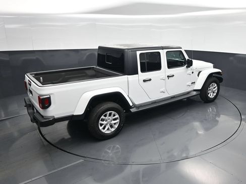 Used 2023 Jeep Gladiator Sport AWD/4WD image 34