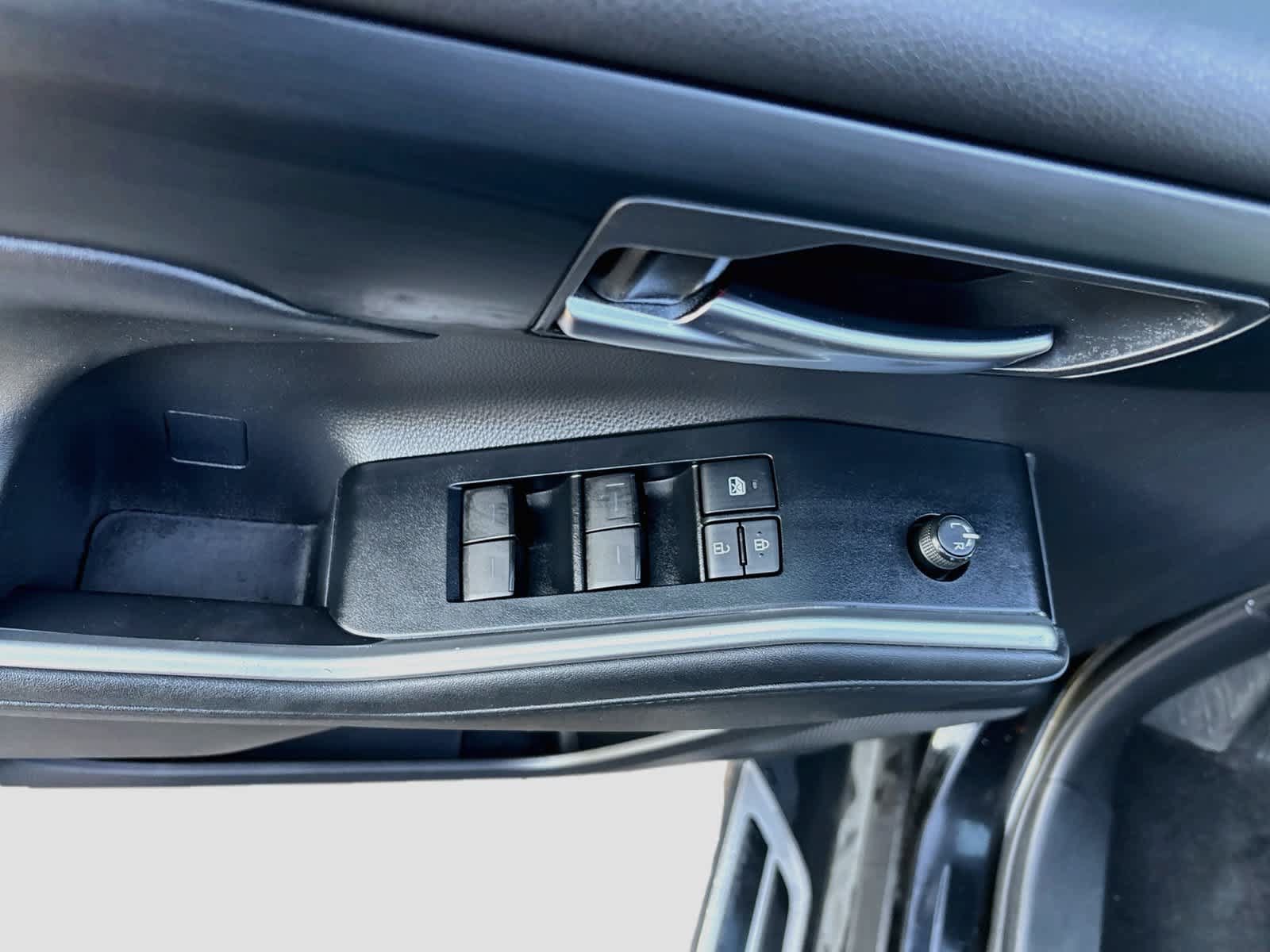 Used 2021 Toyota Highlander XLE FWD image 17