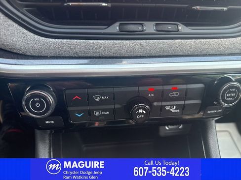 Used 2022 Jeep Compass Latitude w/ Sun and Sound Group AWD/4WD image 26
