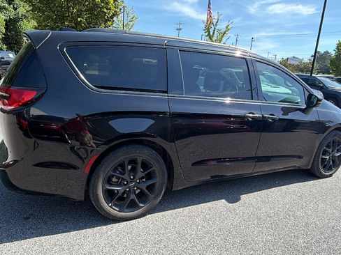 Used 2025 Chrysler Pacifica Limited FWD image 8