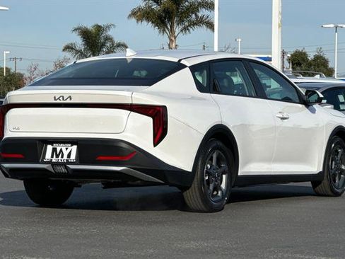 New 2025 Kia K4 LXS image 4