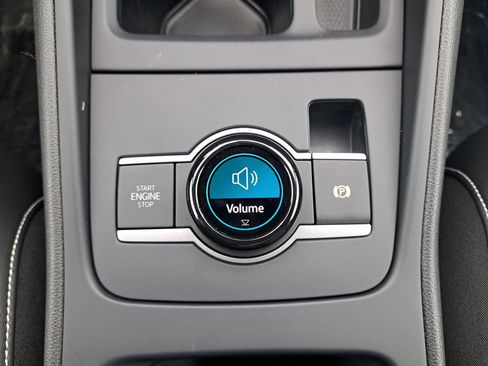 New 2025 Volkswagen Tiguan SE FWD image 24