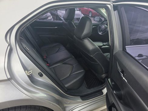 Used 2020 Toyota Camry SE image 10