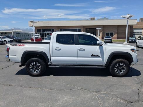 Used 2020 Toyota Tacoma TRD Off-Road AWD/4WD image 7