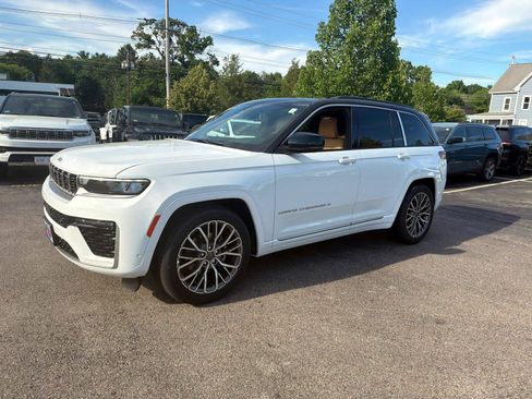 New 2026 Jeep Grand Cherokee Summit AWD/4WD image 4